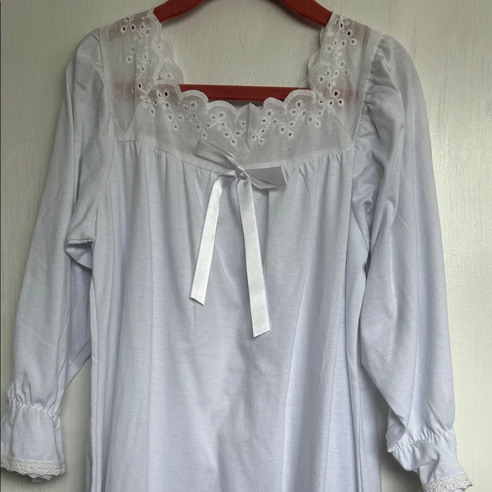 Charming White Kids Nightgown - Picture 3 of 5